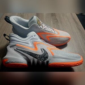 RARE Mens Nike Cosmic Unity 2 Gray/Neon Orange Basketball Shoes Size 10.5